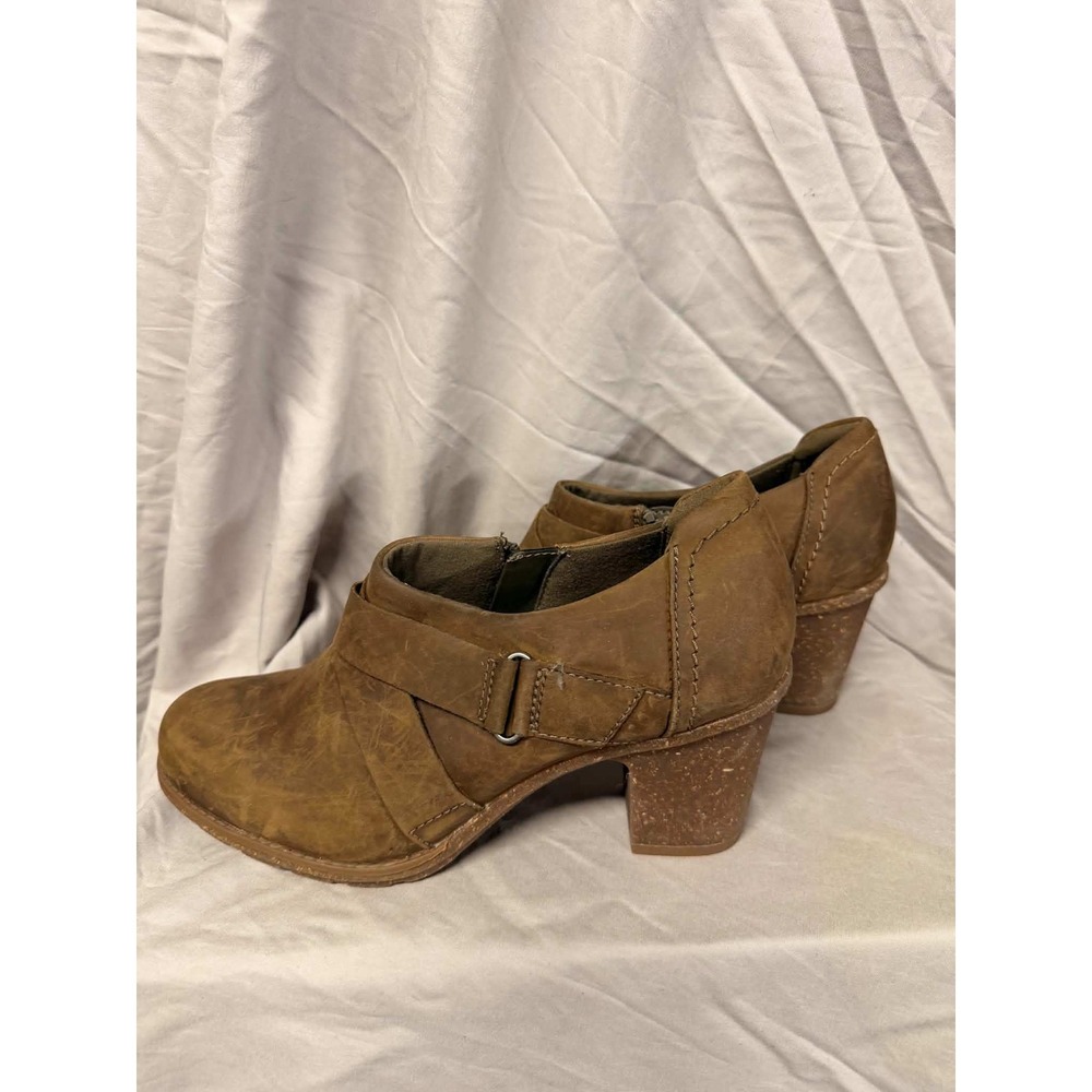 Clarks Womens 9 Brown Leather Ankle Boots Block Heel Buckle Strap Shooties